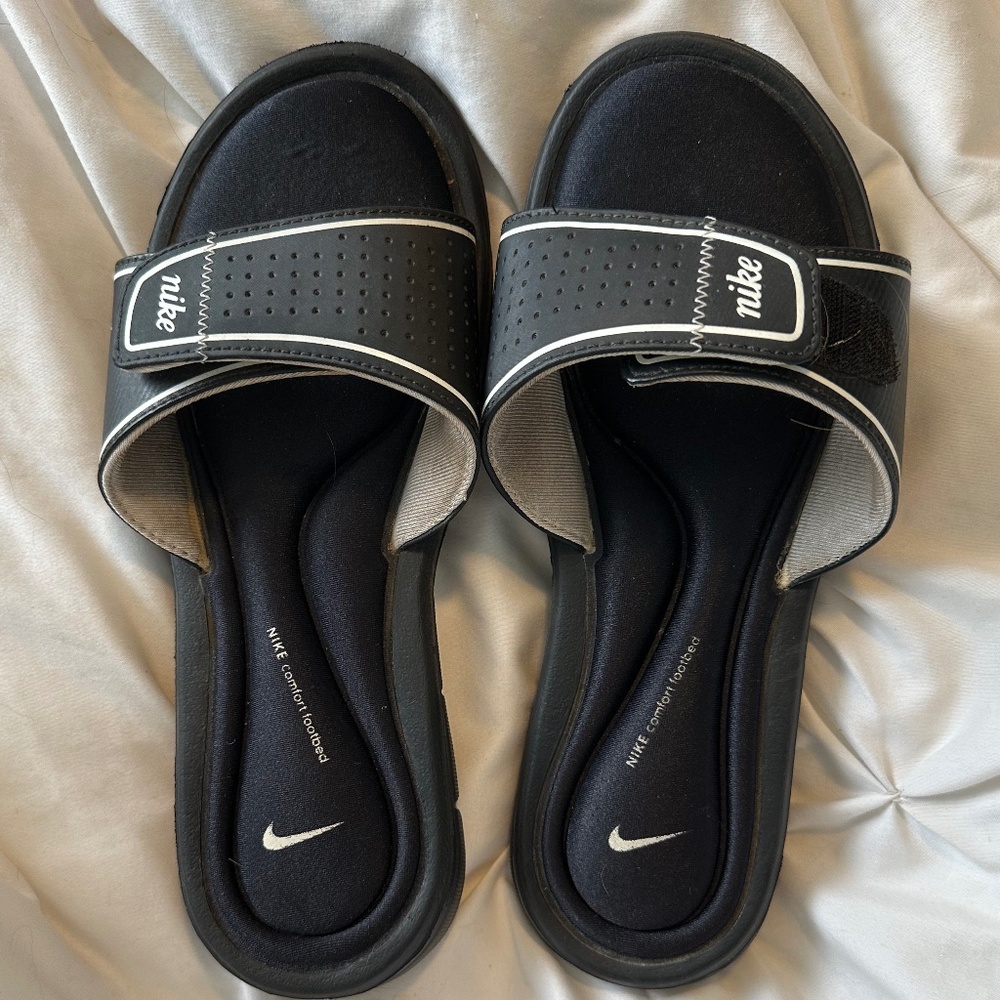 ✨Nike Memory Foam Slides✨